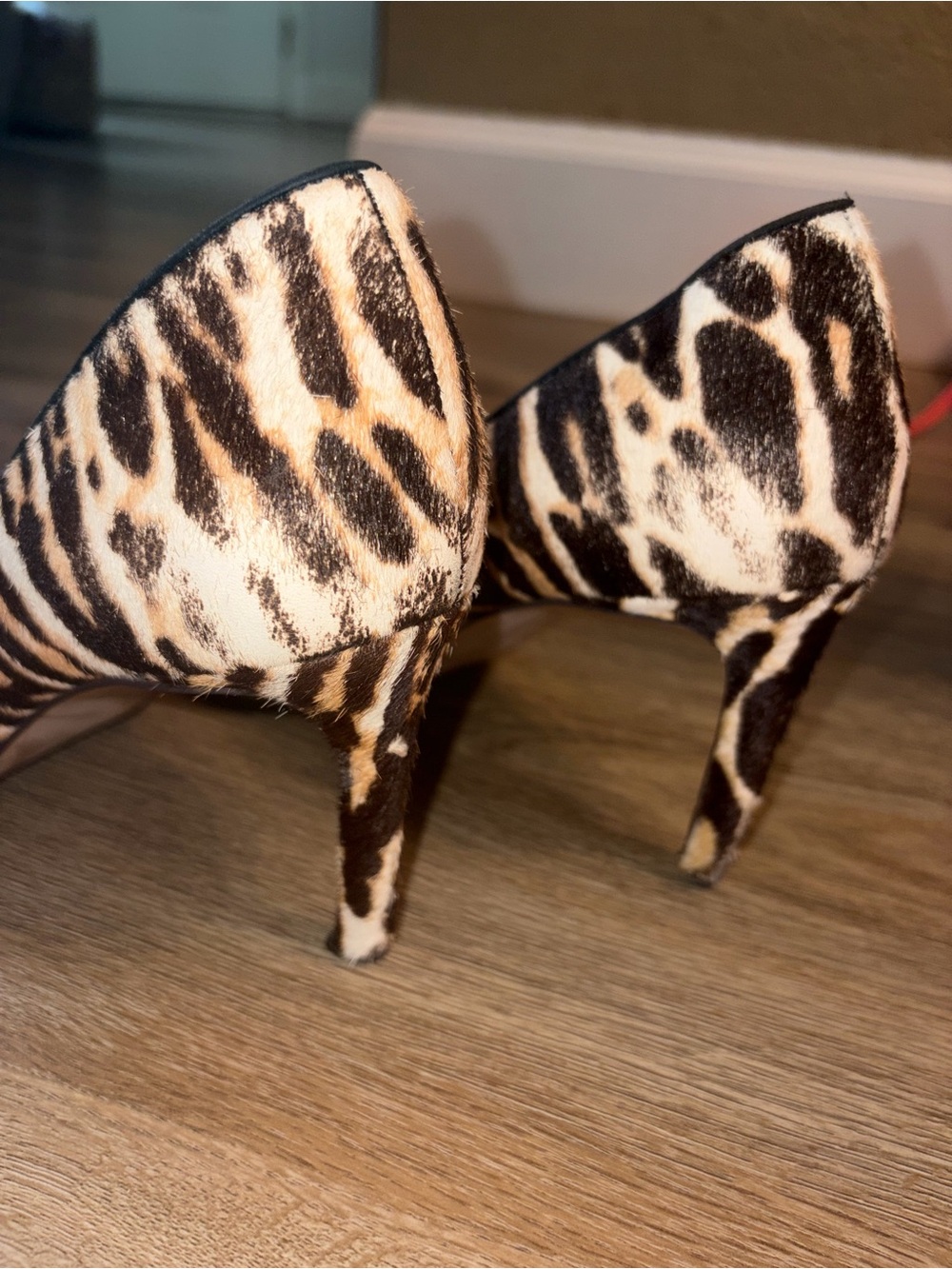 Ann Taylor Leopard-Print Pointed Toe Pumps in Brown and Black - Picture 4 of 4